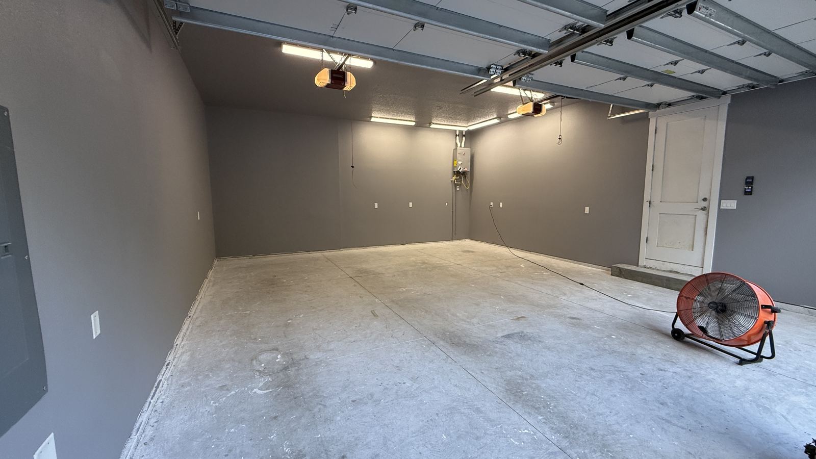 Bare garage concrete with staining before coating